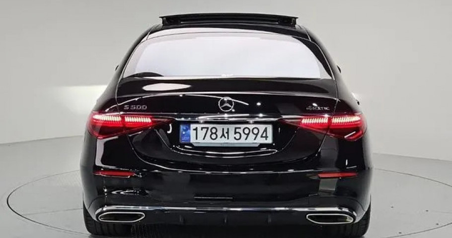 Mercedes-Benz S-Class 