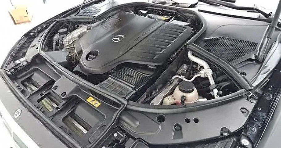 Mercedes-Benz S-Class 