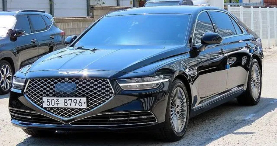 Genesis G90 