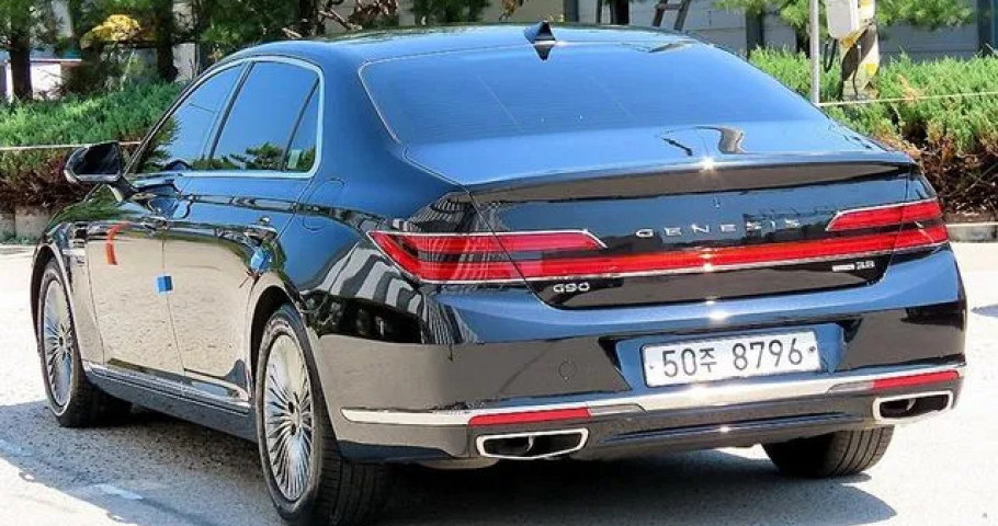 Genesis G90 