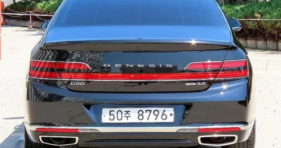 Genesis G90 
