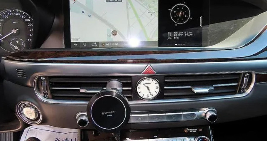 Genesis G90 