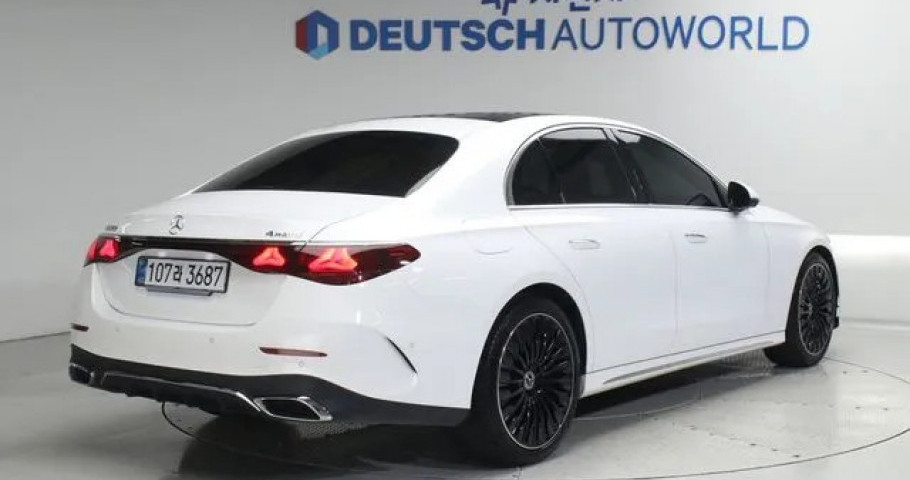 Mercedes-Benz E-Class 