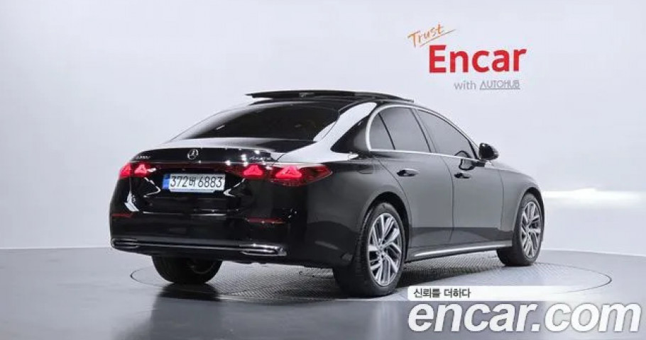Mercedes-Benz E-Class 