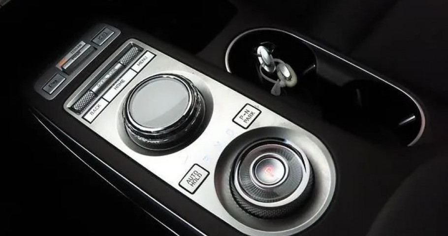 Genesis Gv70 