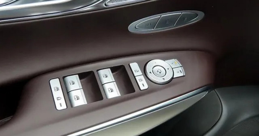 Genesis Gv70 