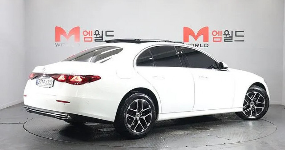 Mercedes-Benz E-Class 