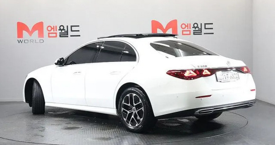 Mercedes-Benz E-Class 