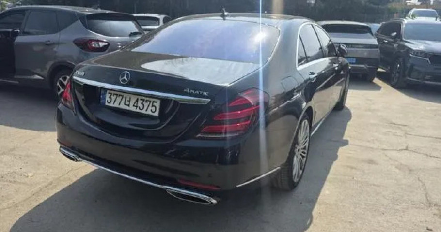 Mercedes-Benz S-Class 