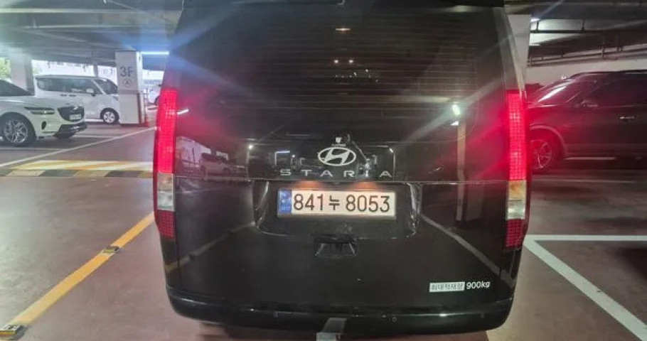 Hyundai Staria 