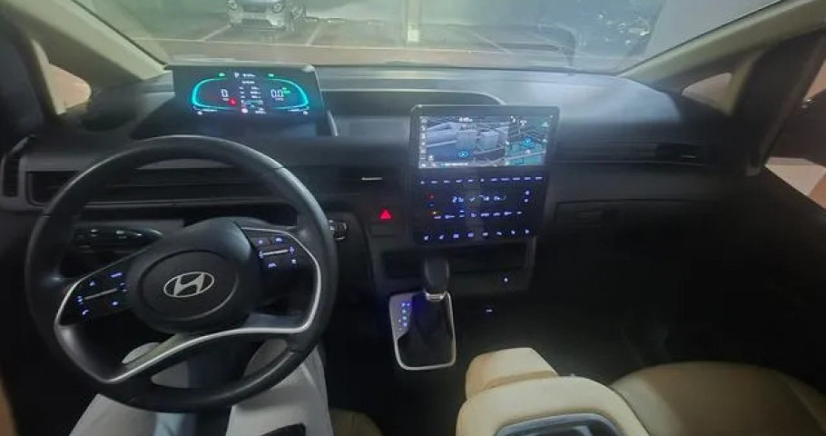 Hyundai Staria 
