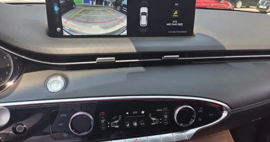 Genesis Gv70 