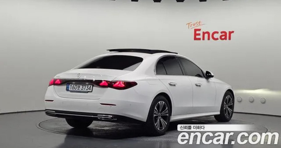 Mercedes-Benz E-Class 