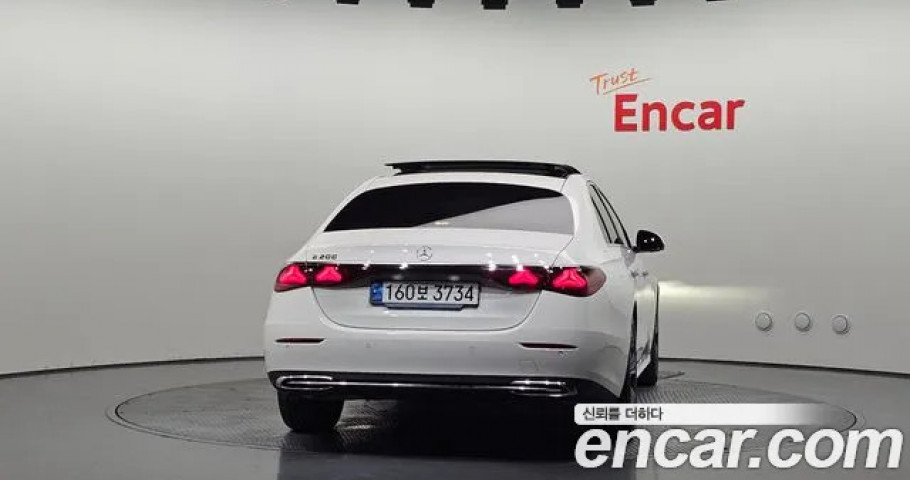 Mercedes-Benz E-Class 