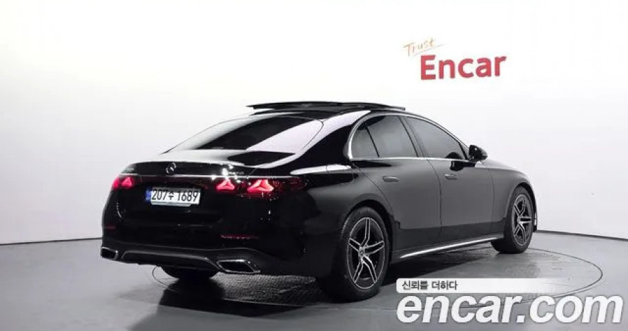 Mercedes-Benz E-Class 