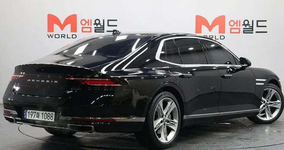 Genesis G90 