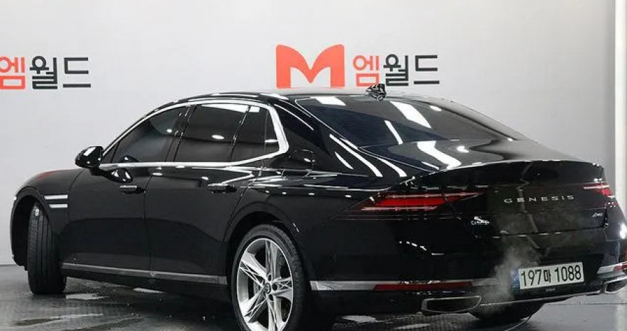 Genesis G90 