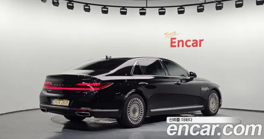 Genesis G90 