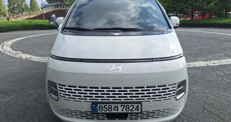 Hyundai Staria 