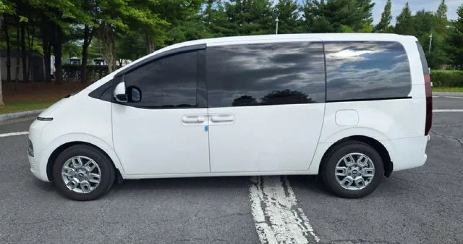 Hyundai Staria 