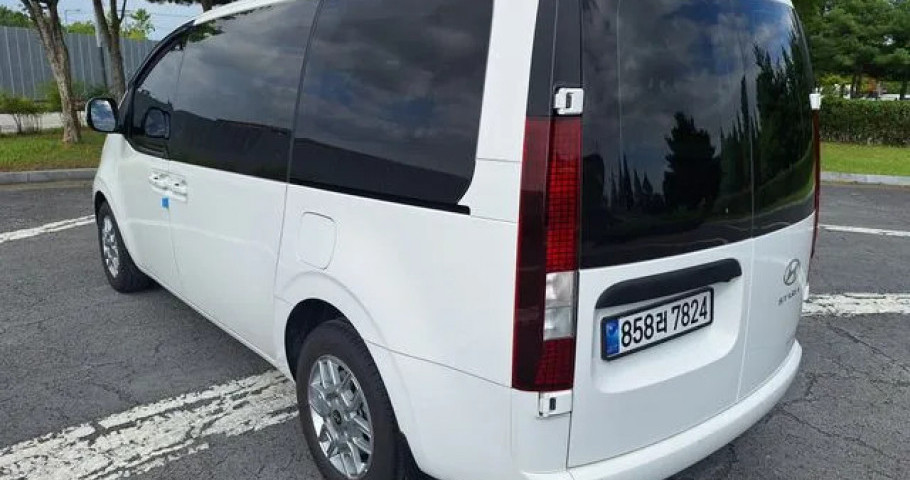 Hyundai Staria 