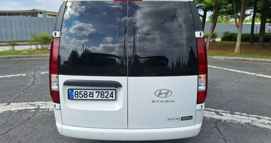 Hyundai Staria 