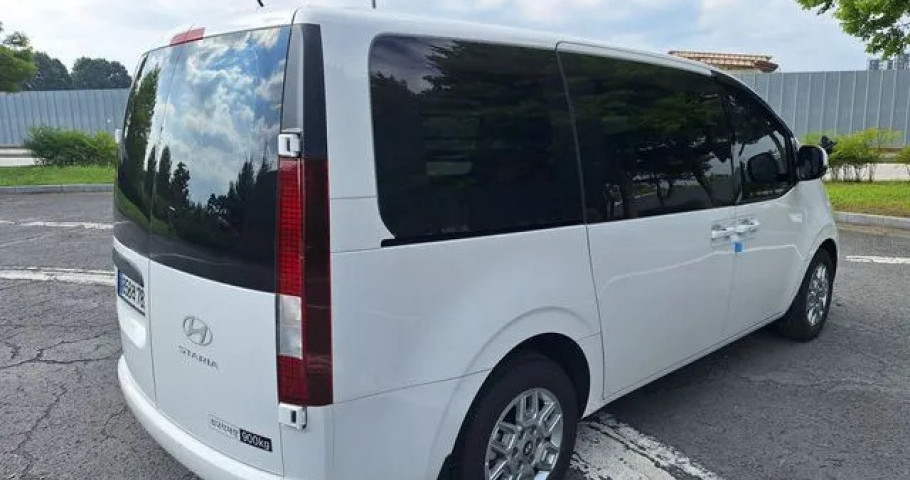 Hyundai Staria 