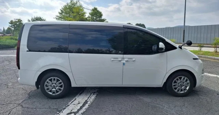 Hyundai Staria 