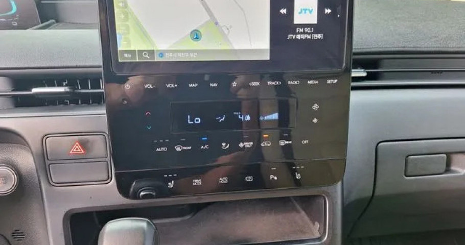 Hyundai Staria 