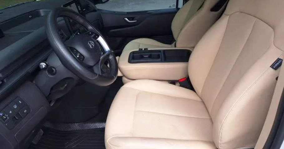 Hyundai Staria 