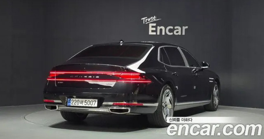 Genesis G90 