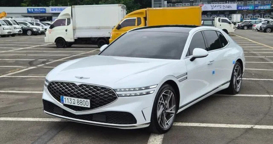 Genesis G90 