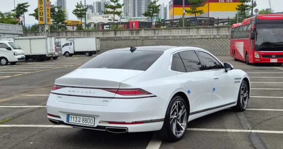 Genesis G90 