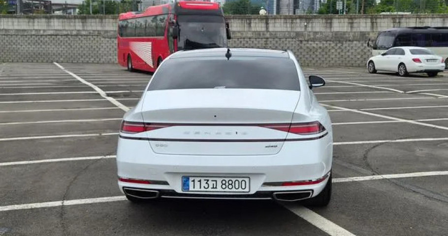 Genesis G90 