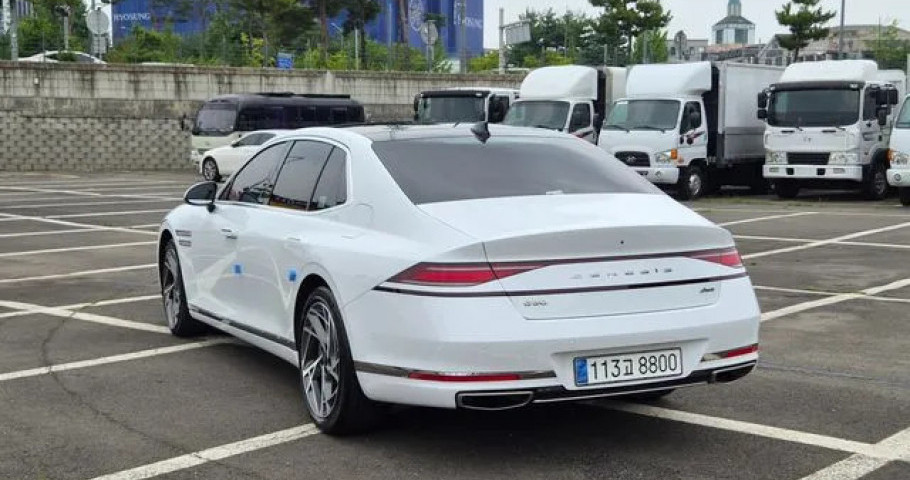 Genesis G90 