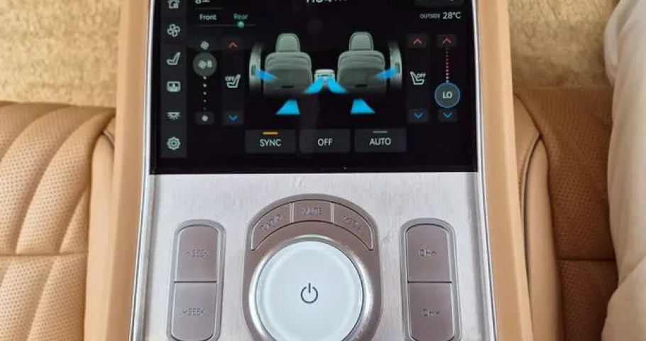 Genesis G90 