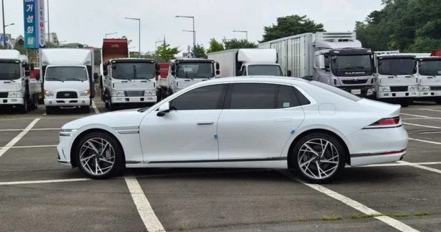 Genesis G90 