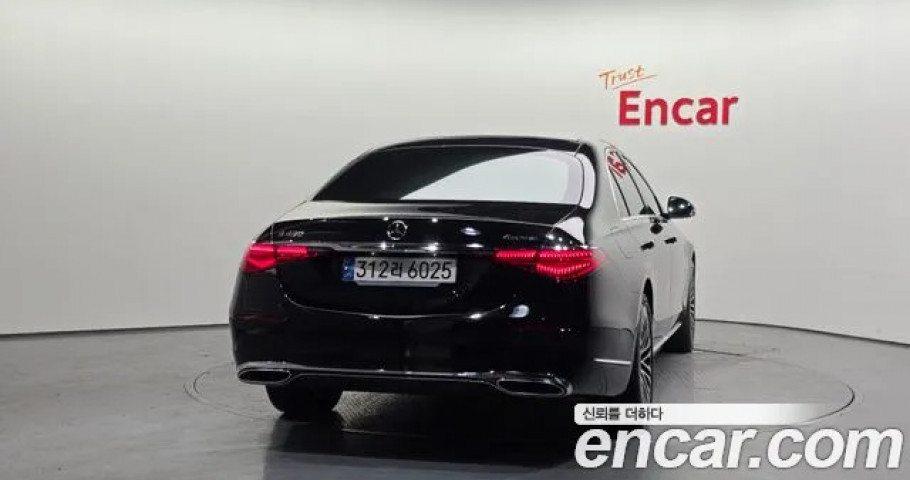 Mercedes-Benz S-Class 