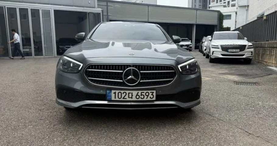 Mercedes-Benz E-Class 