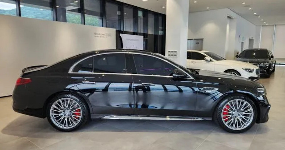 Mercedes-Benz E-Class 