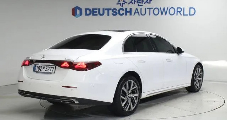 Mercedes-Benz E-Class 