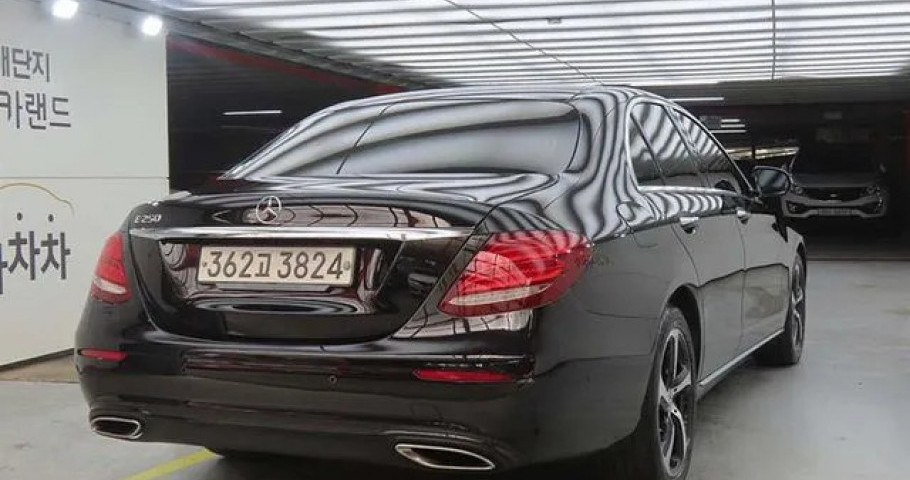 Mercedes-Benz E-Class 