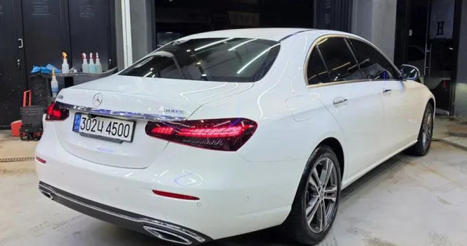 Mercedes-Benz E-Class 