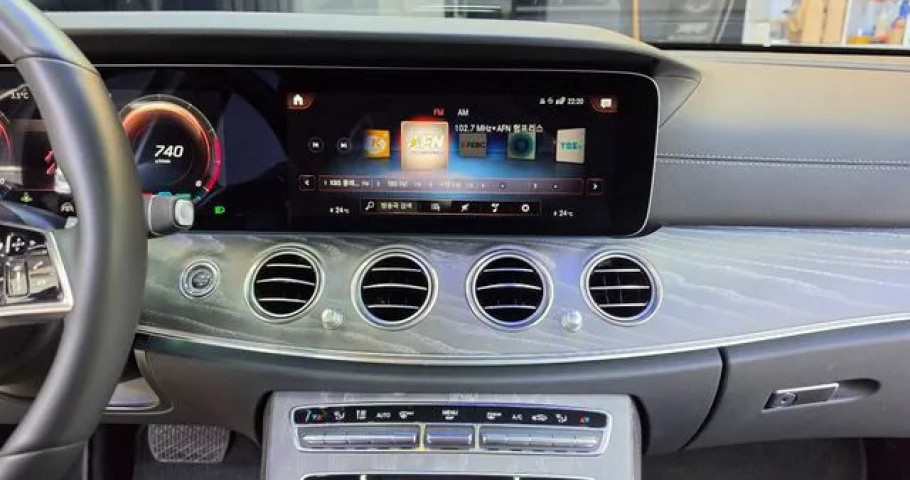 Mercedes-Benz E-Class 