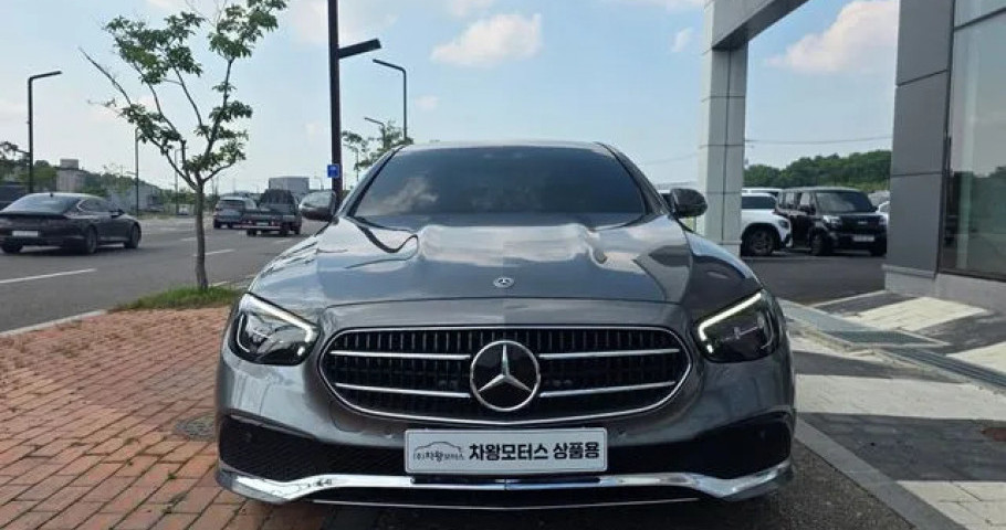 Mercedes-Benz E-Class 
