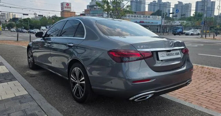Mercedes-Benz E-Class 