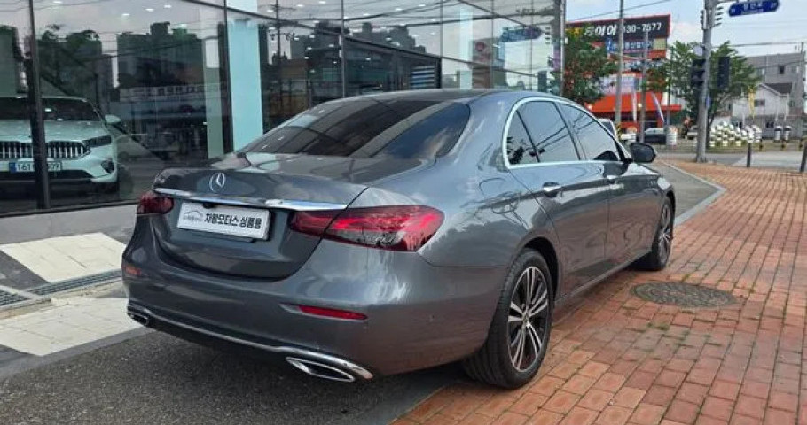 Mercedes-Benz E-Class 