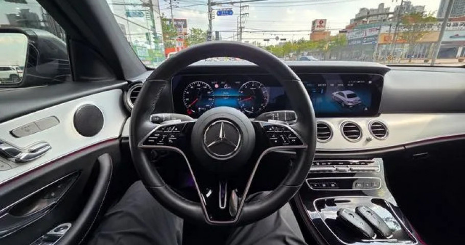 Mercedes-Benz E-Class 