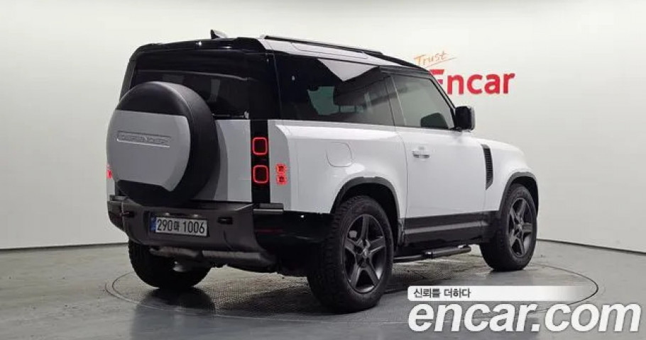 Land Rover Defender 