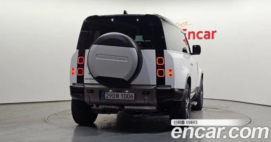 Land Rover Defender 